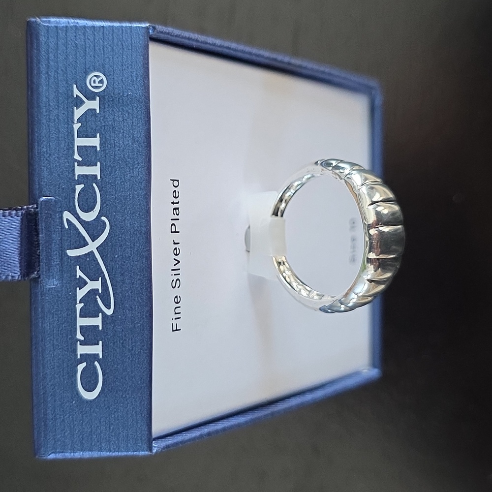Silver Plated Ribbed Band Statement Ring | Size 10 - Picture 6 of 17